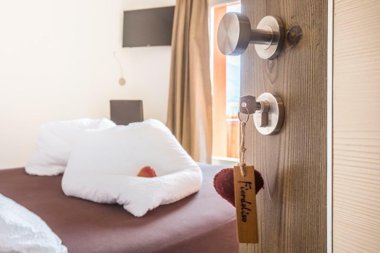 Hotel La Sorgente Тезеро Екстер'єр фото